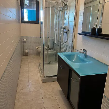 2 Bedroom 50 M From The Sea *