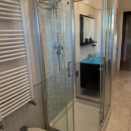 아파트 2 Bedroom 50 M From The Sea