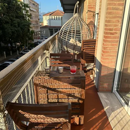 2 Bedroom 50 M From The Sea 아파트