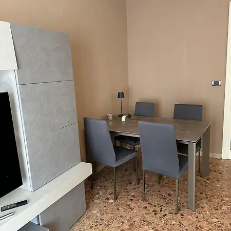 아파트 2 Bedroom 50 M From The Sea