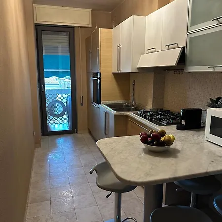2 Bedroom 50 M From The Sea 아파트