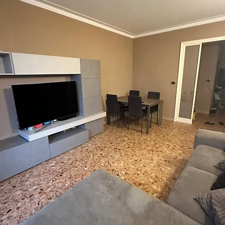 2 Bedroom 50 M From The Sea *