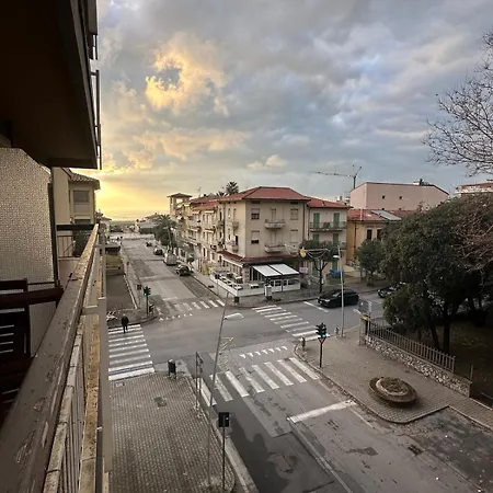 2 Bedroom 50 M From The Sea Apartment
