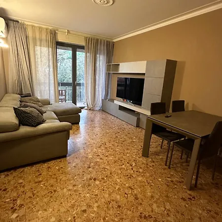 2 Bedroom 50 M From The Sea Lido di Camaiore
